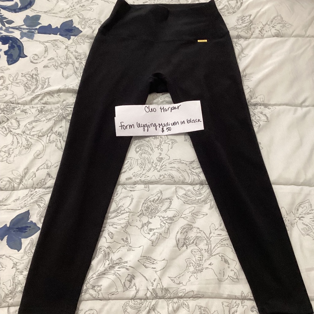 CLEO HARPER FORM LEGGINGS, in Black, size Medium
